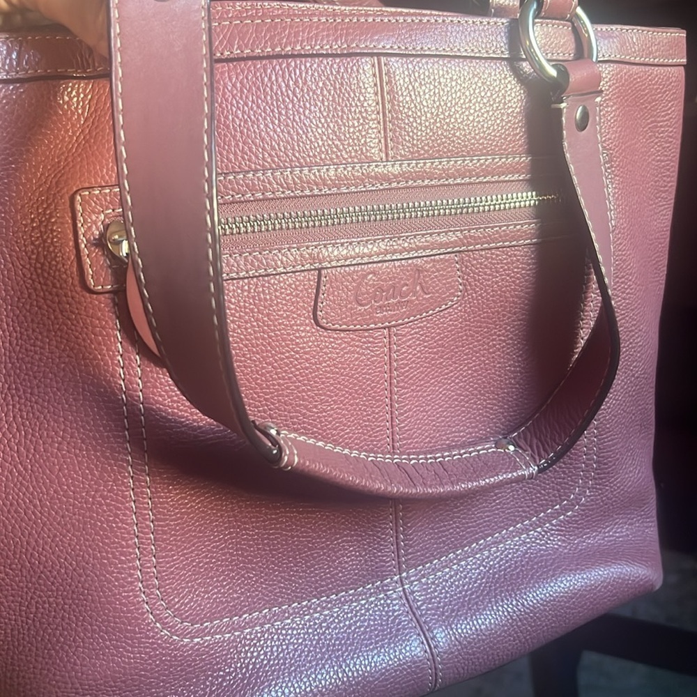 Coach Brown Leather Tote Bag with Structured Design - Picture 8 of 8